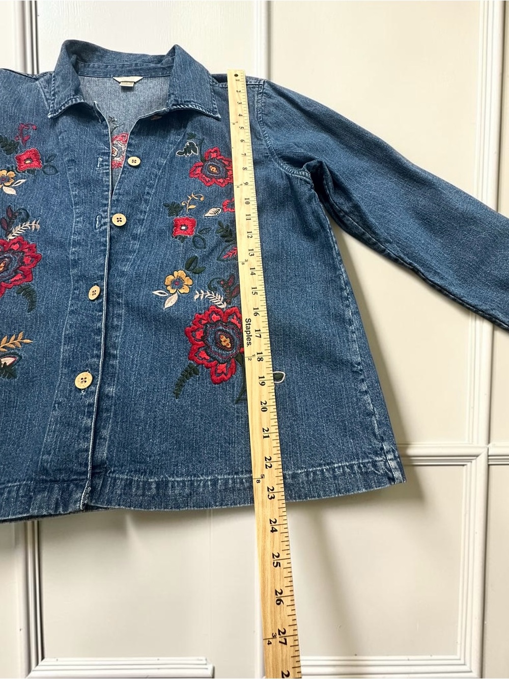 Christopher & Banks Lightweight Embroidered Denim Jacket. Vintage. Size: Large - Picture 8 of 9